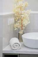 Kolejowa Apartment Warsaw by Renters