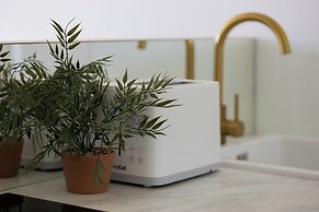 Kolejowa Apartment Warsaw by Renters