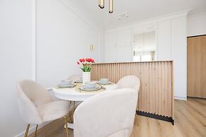 Kolejowa Apartment Warsaw by Renters