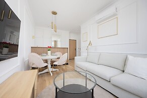 Kolejowa Apartment Warsaw by Renters