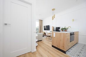Kolejowa Apartment Warsaw by Renters