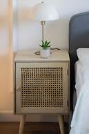 Kolejowa Apartment Warsaw by Renters