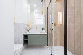 Kolejowa Apartment Warsaw by Renters