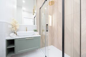 Kolejowa Apartment Warsaw by Renters