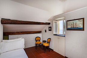 Seaview Apartment Near the Castle by Wonderful Italy