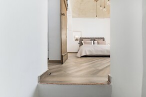 XII Luxury Home with Jacuzzi