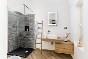 XII Luxury Home with Jacuzzi