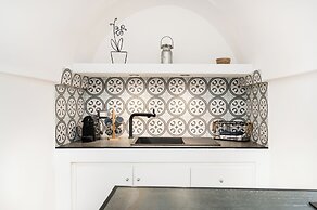 XII Luxury Home with Jacuzzi