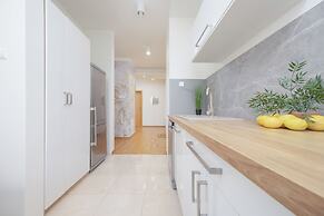 Cozy Apartment for 5 by Renters