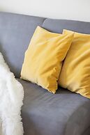 Cozy Apartment for 5 by Renters