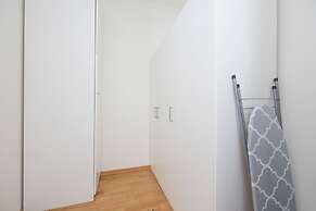 Cozy Apartment for 5 by Renters