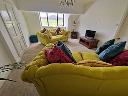 Luxury Penthouse Apartment - Beautiful Countryside