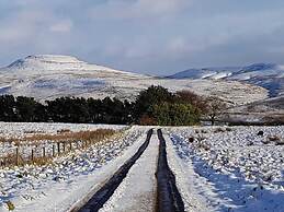 Luxury Penthouse Apartment - Beautiful Countryside