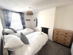 Seaside Haven at Willowdene Cottage