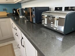 Seaside Haven at Willowdene Cottage