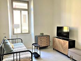 Contemporary studio- Ornato 13