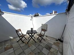 3 Bedroom House in London - Private Garage - Wi-fi