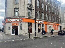 3 Bedroom House in London - Private Garage - Wi-fi