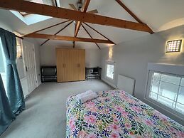 3 Bedroom House in London - Private Garage - Wi-fi