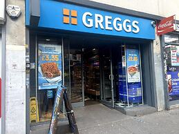 3 Bedroom House in London - Private Garage - Wi-fi