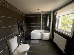 3 Bedroom House in London - Private Garage - Wi-fi