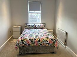 3 Bedroom House in London - Private Garage - Wi-fi