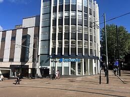 3 Bedroom House in London - Private Garage - Wi-fi