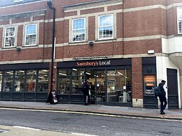 3 Bedroom House in London - Private Garage - Wi-fi