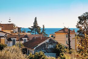 Art Apartment with Sea View