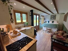 The Botanist - Luxury Cabin With Hot Tub Near York