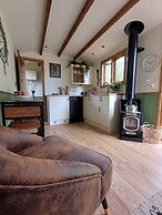 The Botanist - Luxury Cabin With Hot Tub Near York