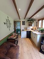 The Botanist - Luxury Cabin With Hot Tub Near York