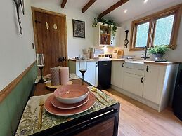 The Botanist - Luxury Cabin With Hot Tub Near York