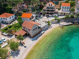 Apartments Vela Stiniva