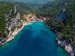 Apartments Vela Stiniva