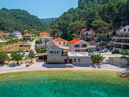 Apartments Vela Stiniva