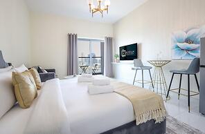 Elite LUX Holiday Homes - Sleek Urban Studio in Liwan Dubai