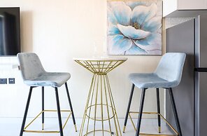 Elite LUX Holiday Homes - Sleek Urban Studio in Liwan Dubai