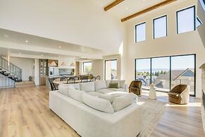 Luxe Retreat w/ Theater Room: Walk to Bear Lake!
