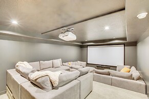 Luxe Retreat w/ Theater Room: Walk to Bear Lake!