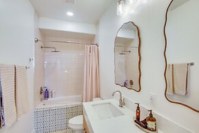 Luxe Retreat w/ Theater Room: Walk to Bear Lake!