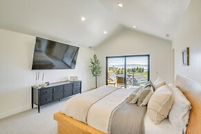 Luxe Retreat w/ Theater Room: Walk to Bear Lake!