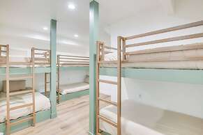 Luxe Retreat w/ Theater Room: Walk to Bear Lake!