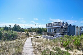 Idyllic Plymouth Vacation Rental - Steps to Beach!