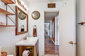 Family-friendly Clovis Home w/ Gas Grill + Patio!