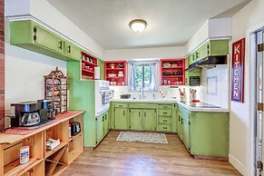 Family-friendly Clovis Home w/ Gas Grill + Patio!