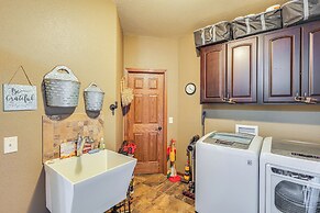 Spearfish Retreat w/ Fireplace + Mountain Views!