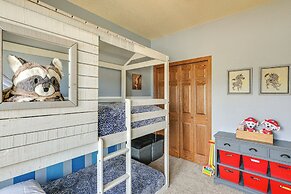 Spearfish Retreat w/ Fireplace + Mountain Views!