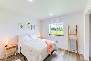 Peaceful Bonners Ferry Cabin w/ Deck & Mtn Views!