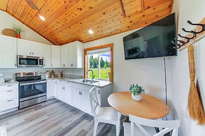 Peaceful Bonners Ferry Cabin w/ Deck & Mtn Views!